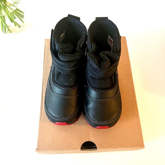 Ugg boots toddler size 7. Black + red trim. Like new.original box. Style T Taney - Picture 2 of 5